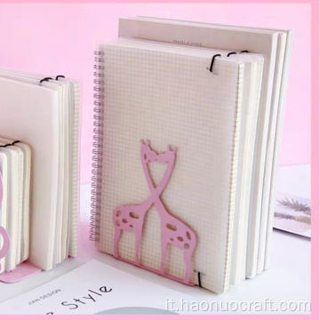 Scaffale per libri in ferro per studenti giraffa su cartoleria semplice cartone animato